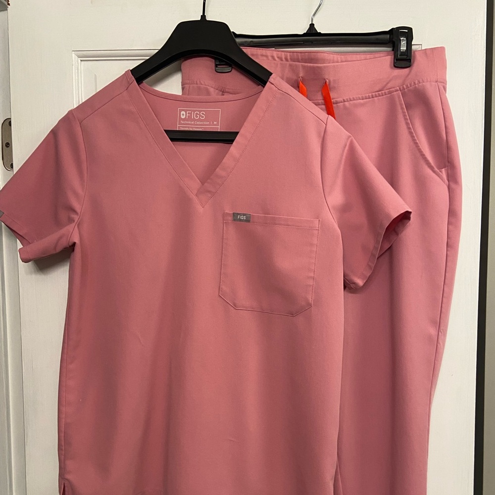 Figs medium chalk pink